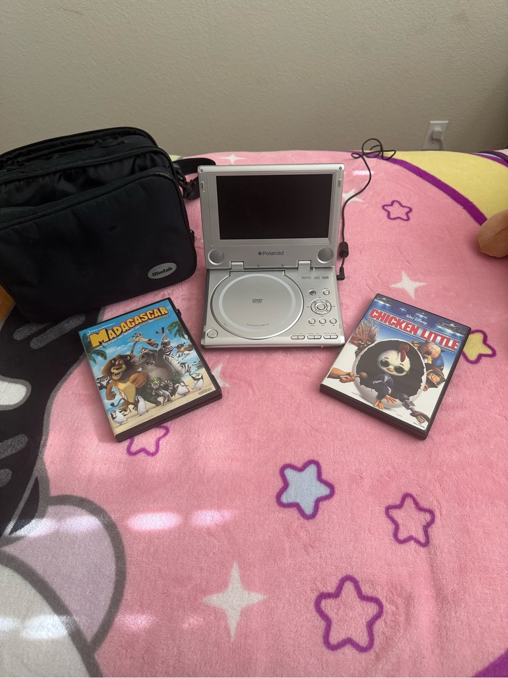 Polaroid PDM-0711 Portable 7” DVD Player w/Carry Bag, Chargers, AV Cord, 2 DVDs